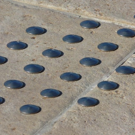 Clou podotactile inox strié Ø 50 mm