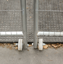 Portail de chantier grillagé