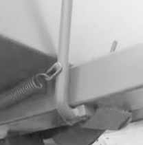 Benne à déchets auto-basculante sur roue à fourreau
