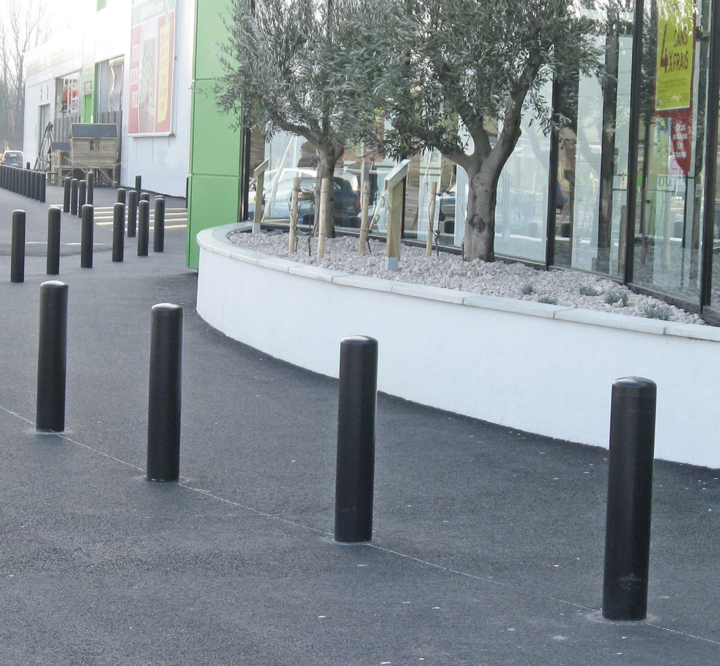 Borne anti-bélier laquée