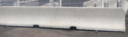 [02-SMV-2#DEP#DECLASS] Séparateur de voie béton Lg 4,5 m départ de nos dépôt